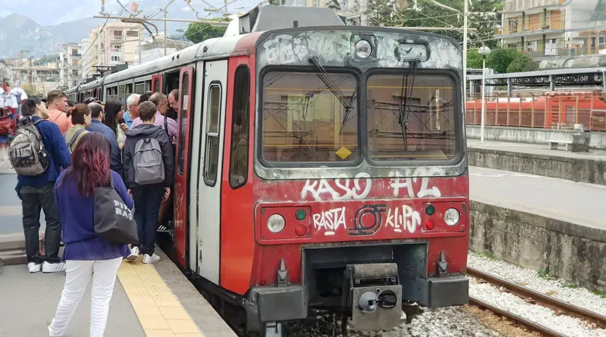 tren Circumvesuviana Napoles a Sorrento