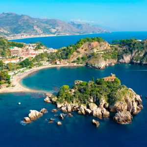 Taormina: Un tesoro en lo alto de una colina con vistas panorámicas de ensueño