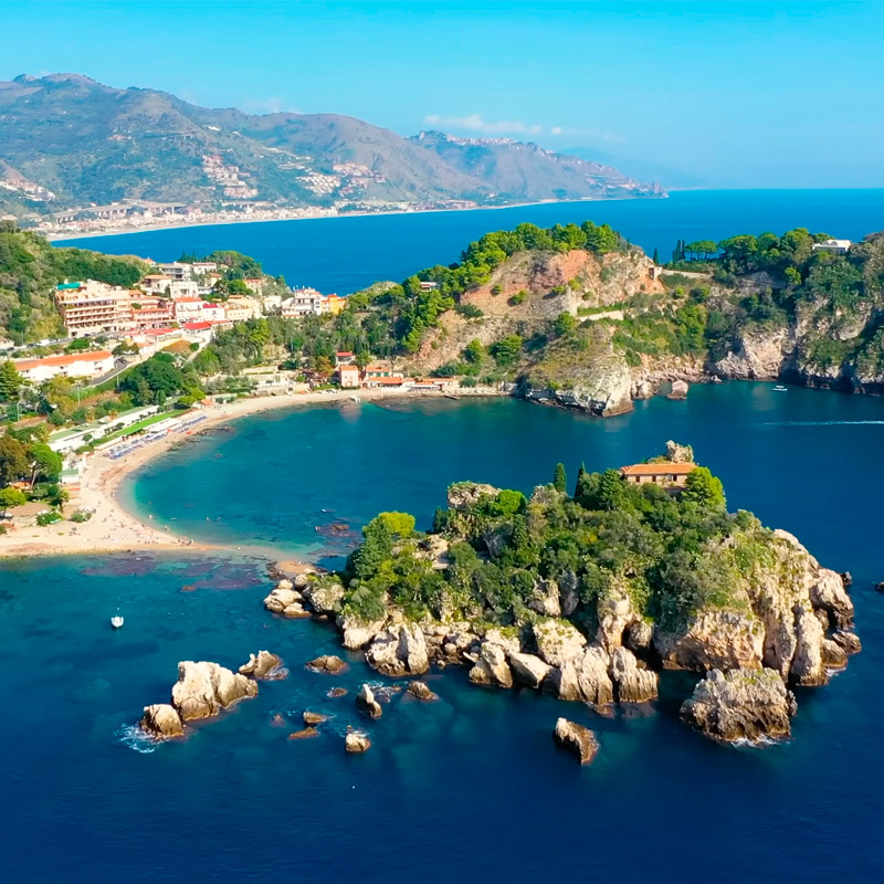 Taormina: Un tesoro en lo alto de una colina con vistas panorámicas de ensueño