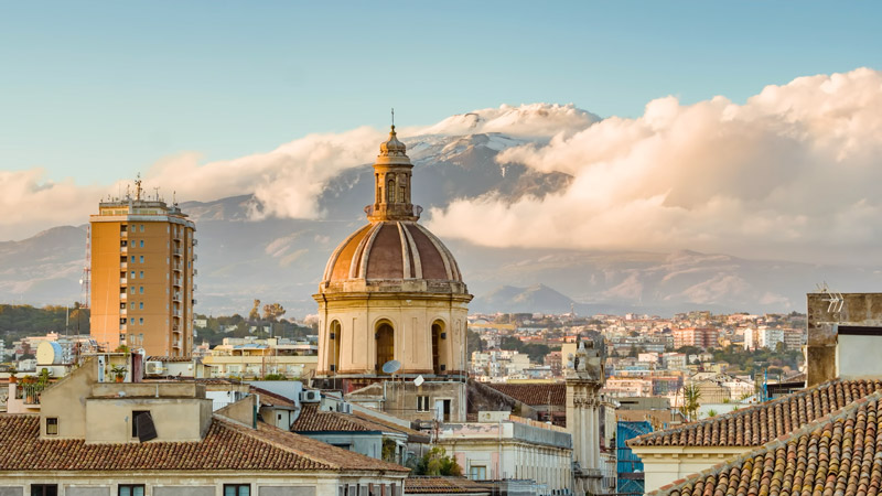 Catania: Una ciudad vibrante a los pies del imponente Monte Etna