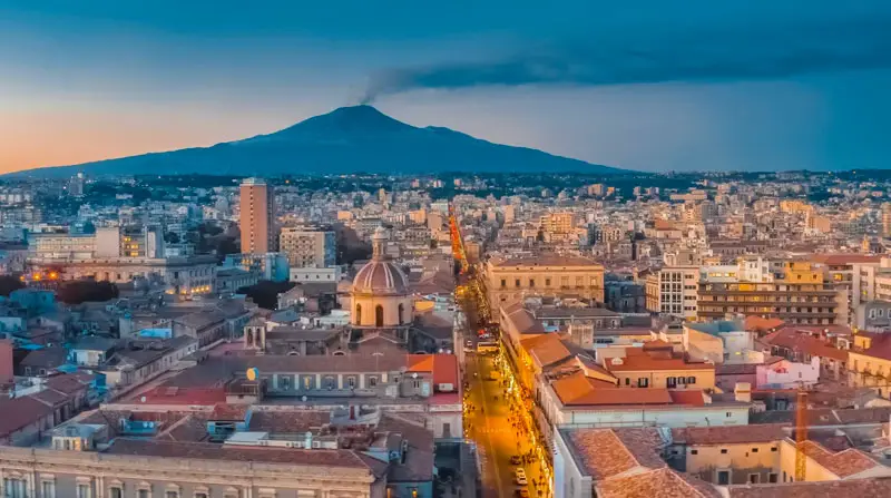 Catania: Una ciudad vibrante a los pies del imponente Monte Etna