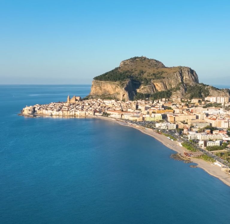 Cefalú: Relájate en sus playas de aguas cristalinas
