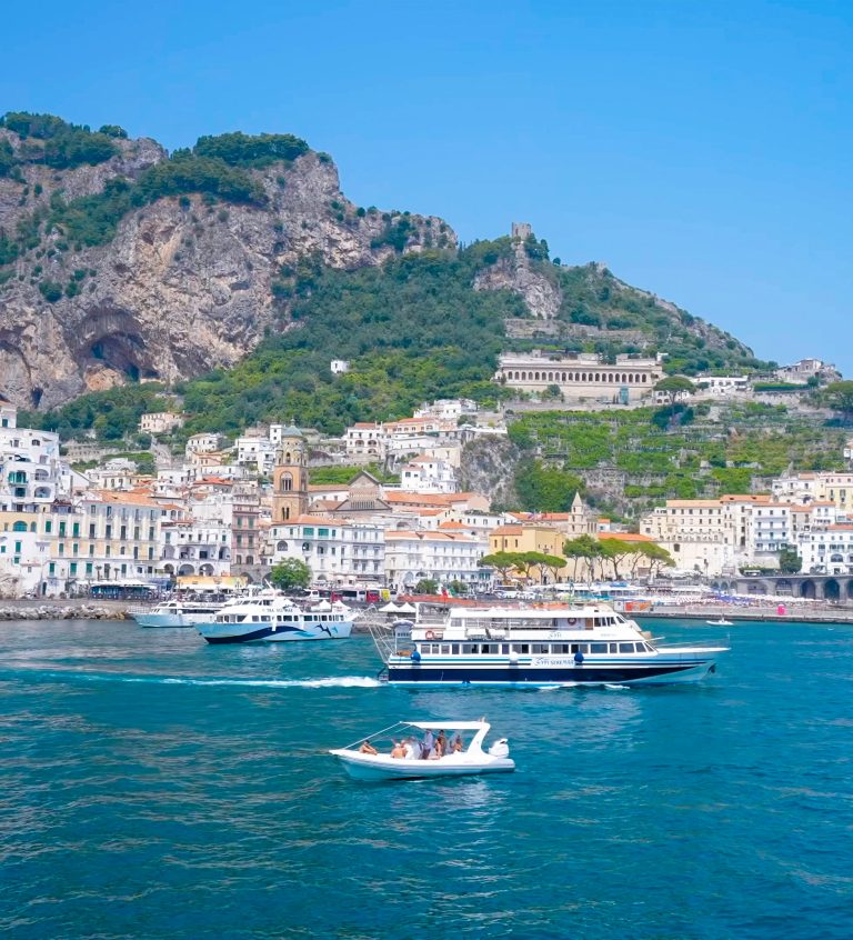 Amalfi: Un Tesoro Oculto en la Costa Amalfitana