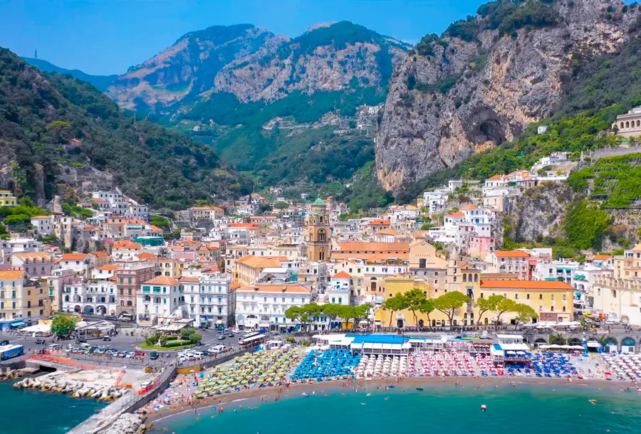 Amalfi: Un Tesoro Oculto en la Costa Amalfitana
