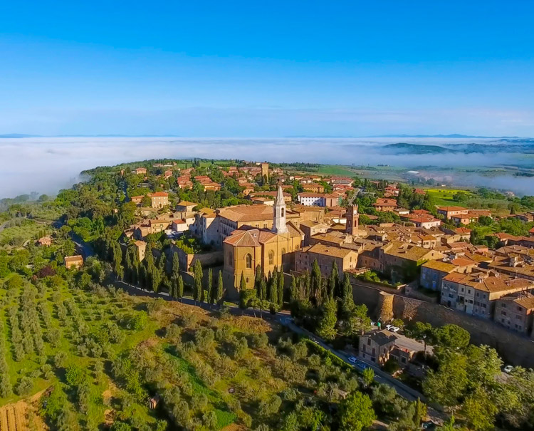 Queso pecorino, calles adoquinadas y vistas infinitas: Pienza te espera